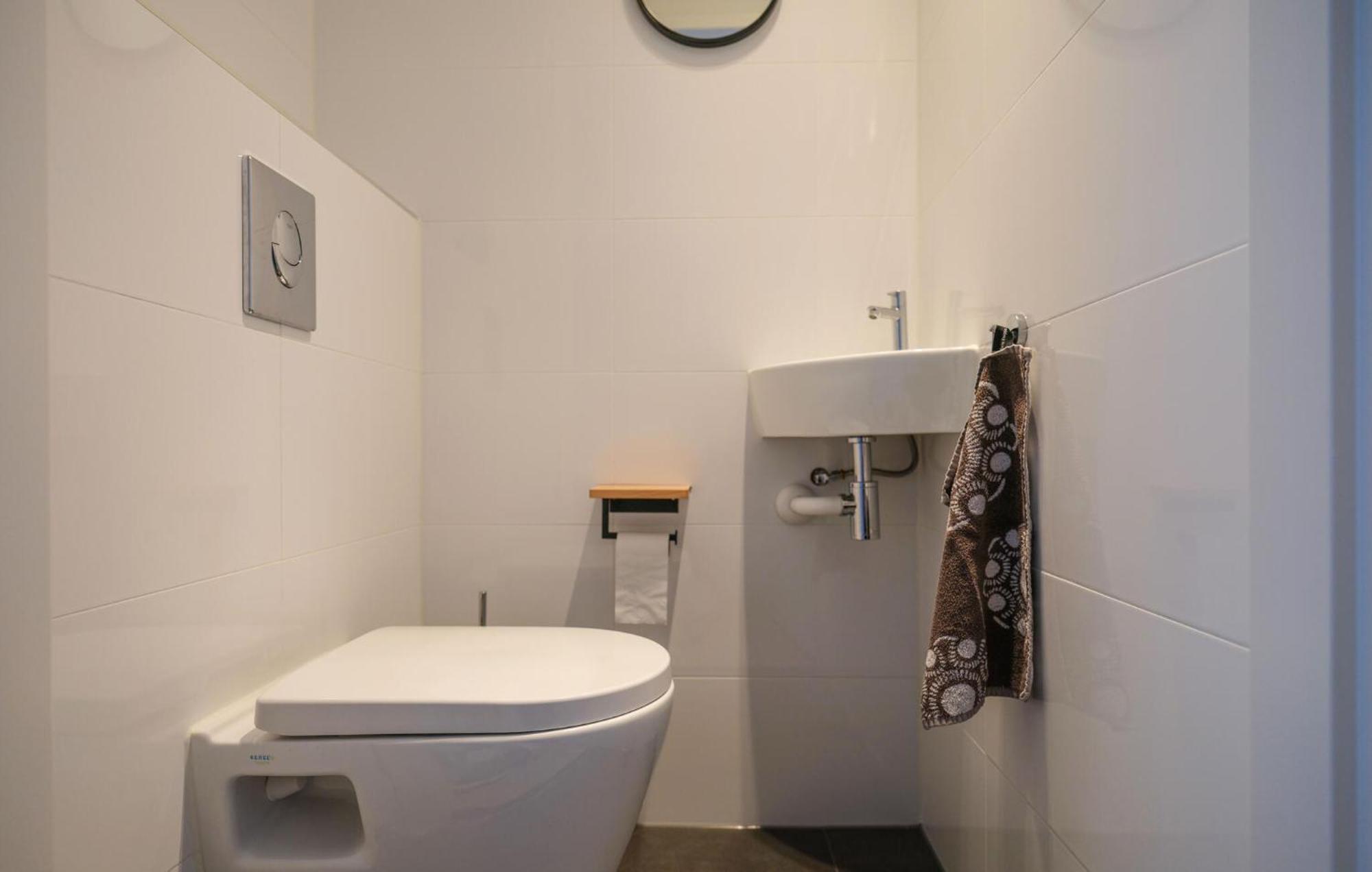 4 Bedroom Cozy Home In Zonnemaire Exteriér fotografie