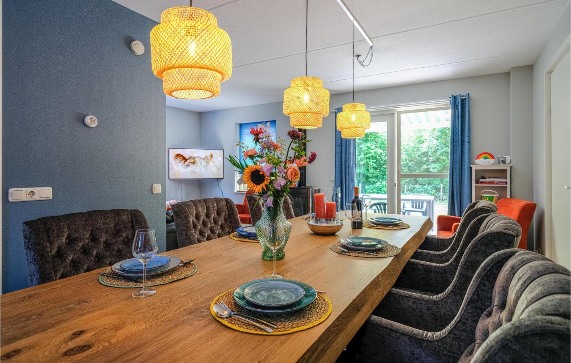 4 Bedroom Cozy Home In Zonnemaire Exteriér fotografie